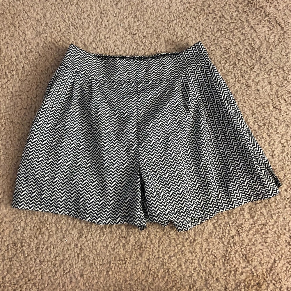 Adorable print, american eagle shorts!